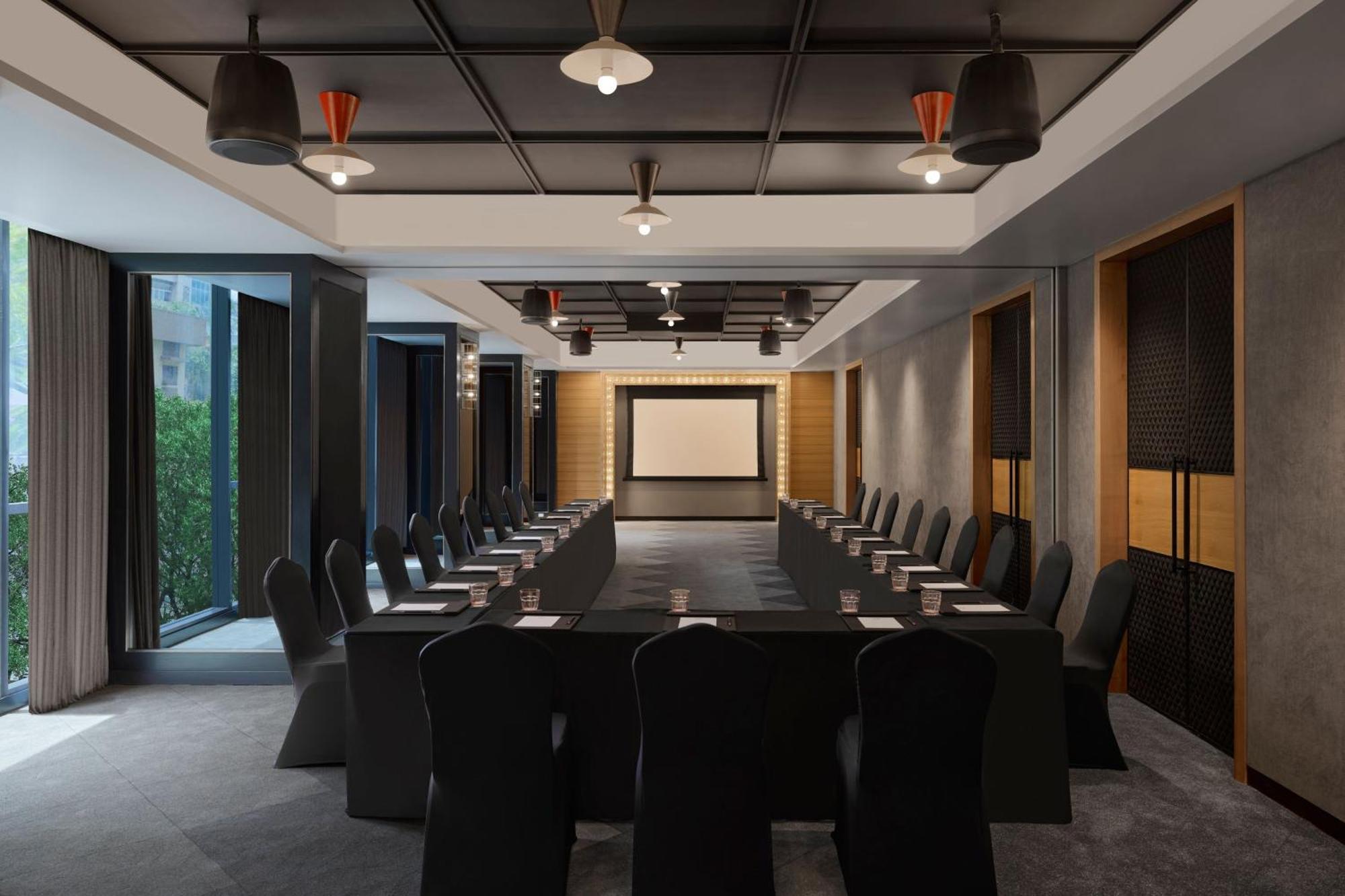 Hotel Moxy Andheri West Mumbai (Bombay)