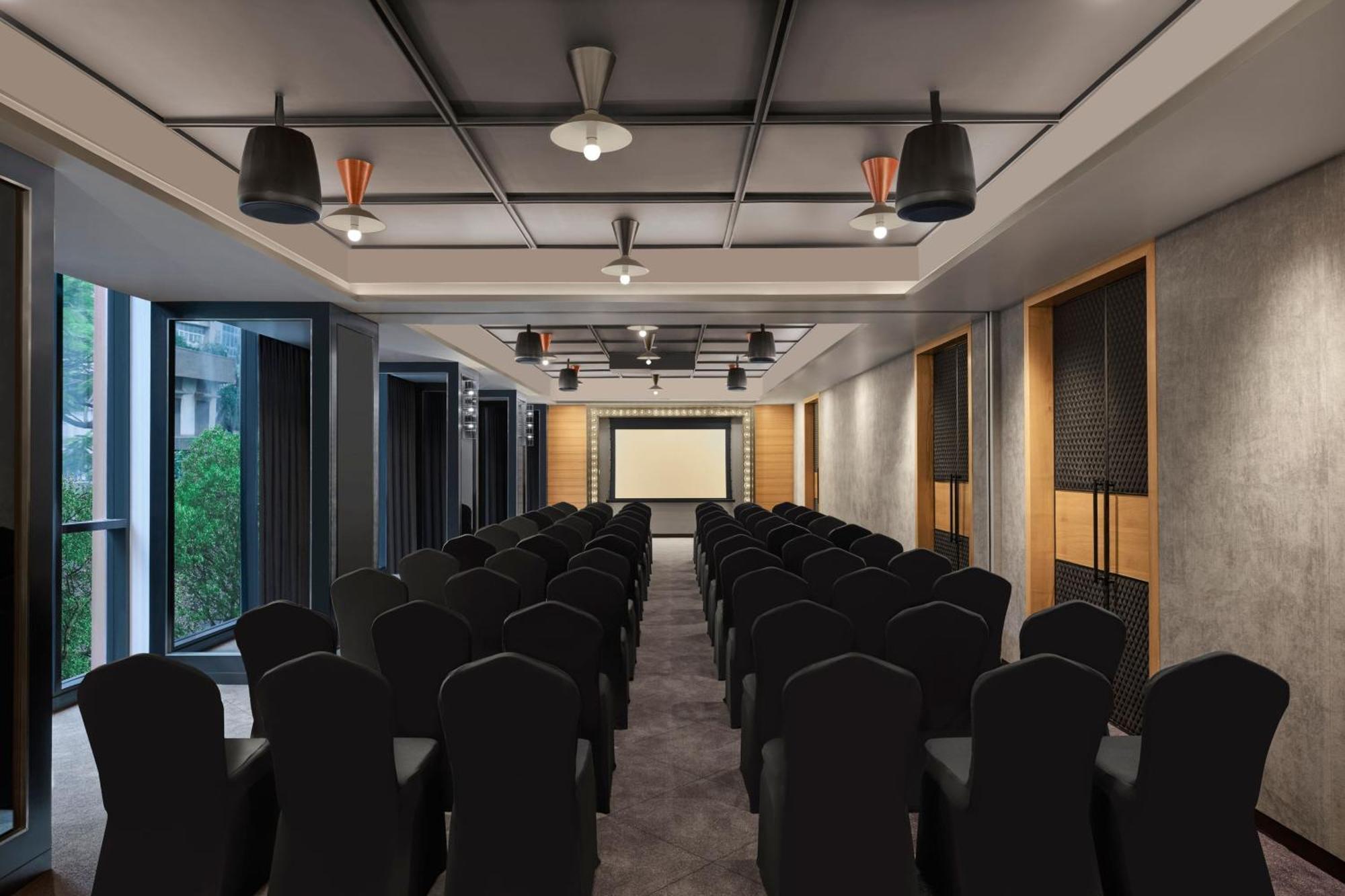 Moxy Andheri West 5* Mumbai (Bombay)